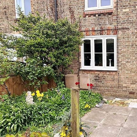 Gorgeous Two Bedroom House In Ely Esterno foto
