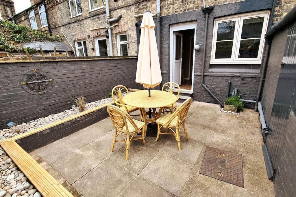 Gorgeous Two Bedroom House In Ely Esterno foto