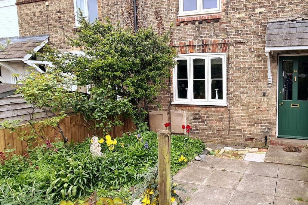 Gorgeous Two Bedroom House In Ely Esterno foto