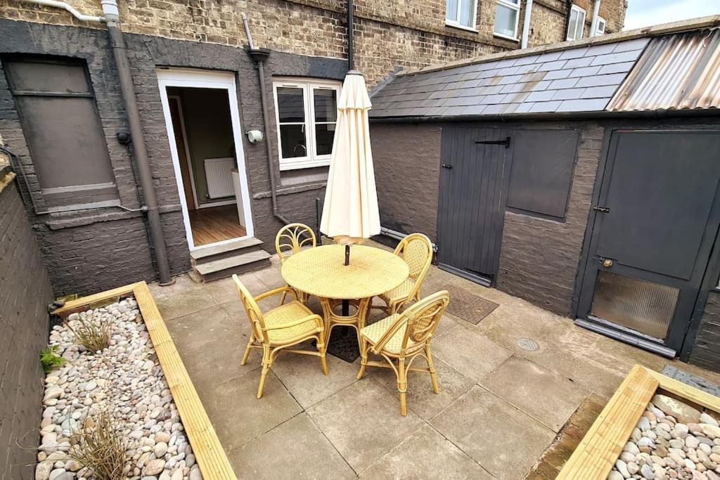 Gorgeous Two Bedroom House In Ely Esterno foto