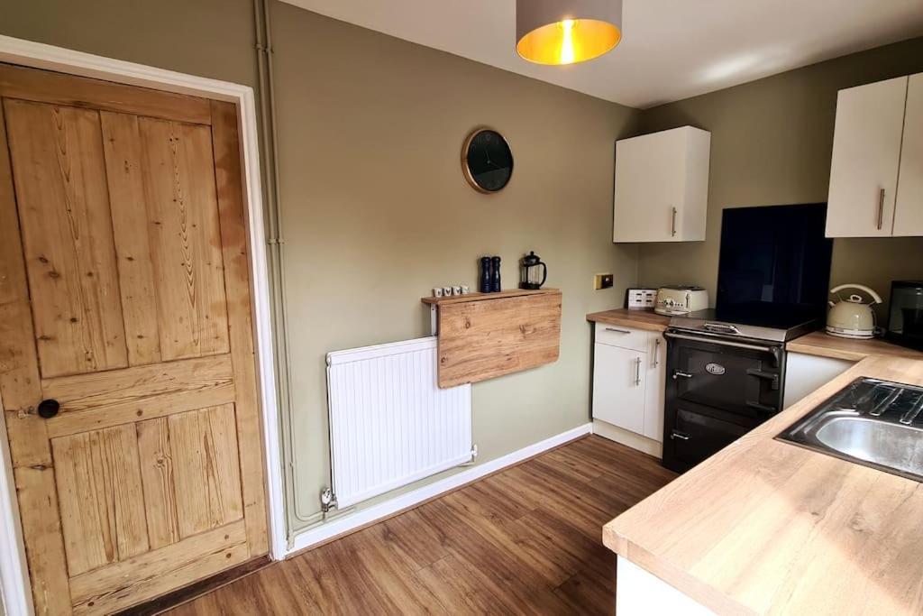 Gorgeous Two Bedroom House In Ely Esterno foto