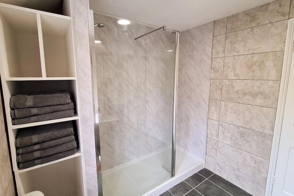 Gorgeous Two Bedroom House In Ely Esterno foto
