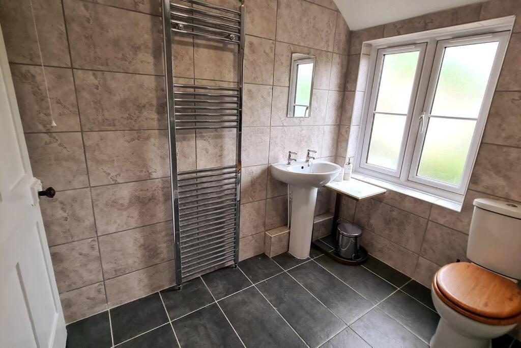Gorgeous Two Bedroom House In Ely Esterno foto